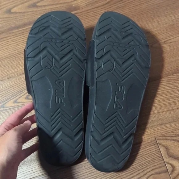 Men's FILA Drifter Slide sandals, size 9.5 (like-new) - Picture 4 of 4